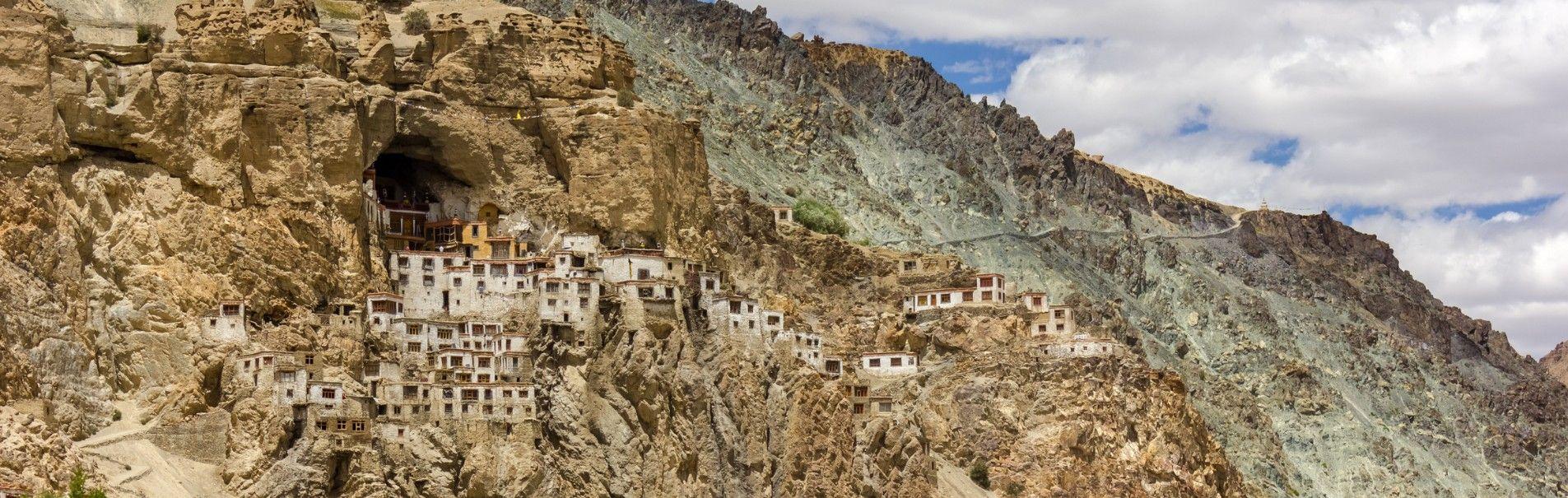 Winter Zanskar Expedition 2025–2026 – Leh to Zanskar 4×4 Snow Adventure